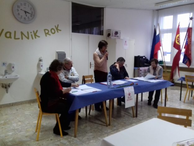 Delovno predsedstvo pod vodstvom Metke Rupnik