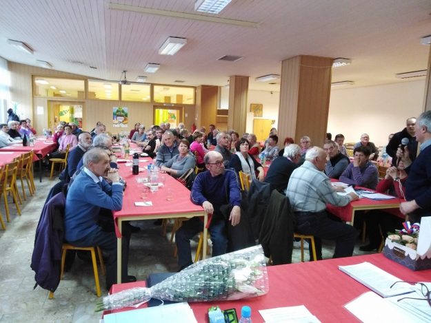 6.Predsednik KO Naklo, izroča člansko izkaznico novo sprejeti članici Majdi Bradaschia