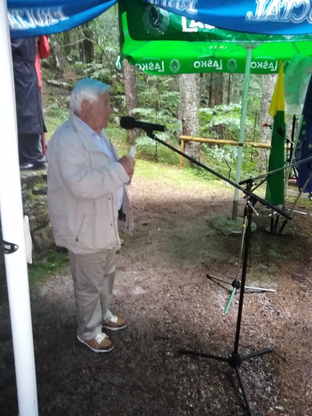 2. Milan Kučan se je poklonil žrtvam v Ogenci