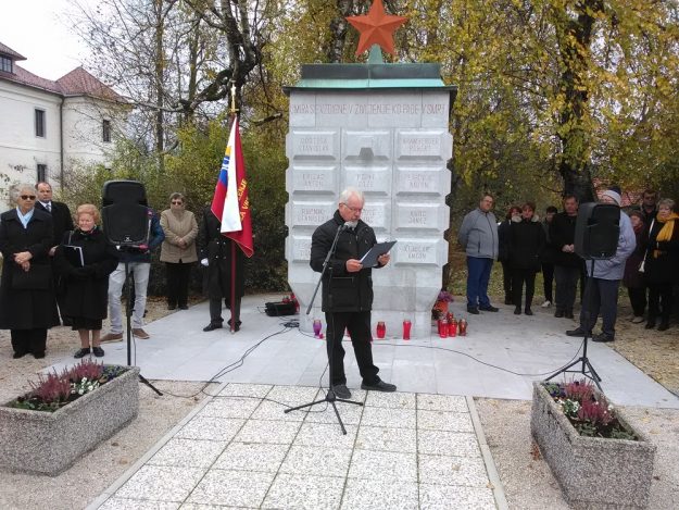 7. Osrednji govorec pred obnovljenim spomenikom NOB je bil Branko Rupnik
