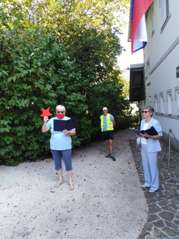 4. Nada Čamernik recitira pesem Rdeča zvezda