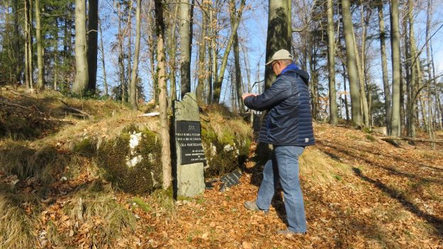2 Ogled 12.3.2020 znamenom obnove spominske plošče Logaški četi
