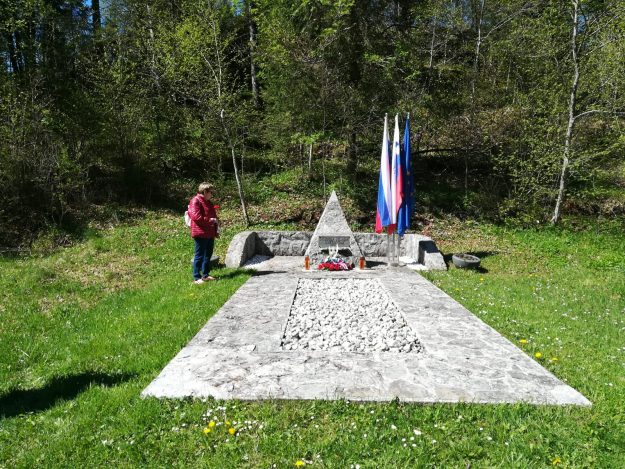 1. Vsakoletno prizorišče našega druženja ob 9. maju Dnevu osvoboditve.
