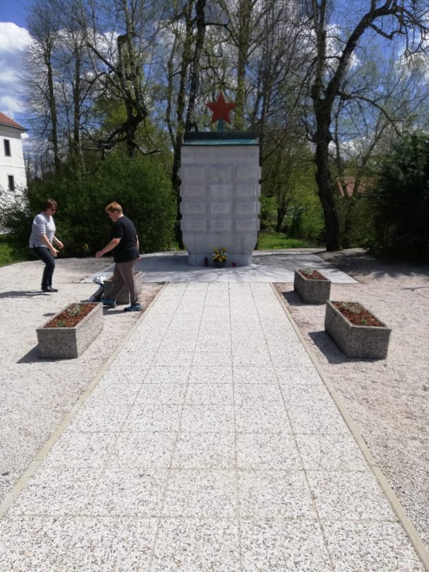 3 Spretnost pri urejanju Nataši in Marjanci ni tuja.