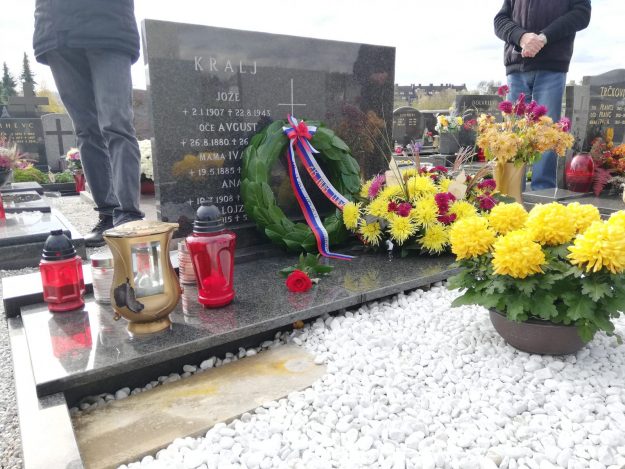 7. Družinski grob Kraljevih.