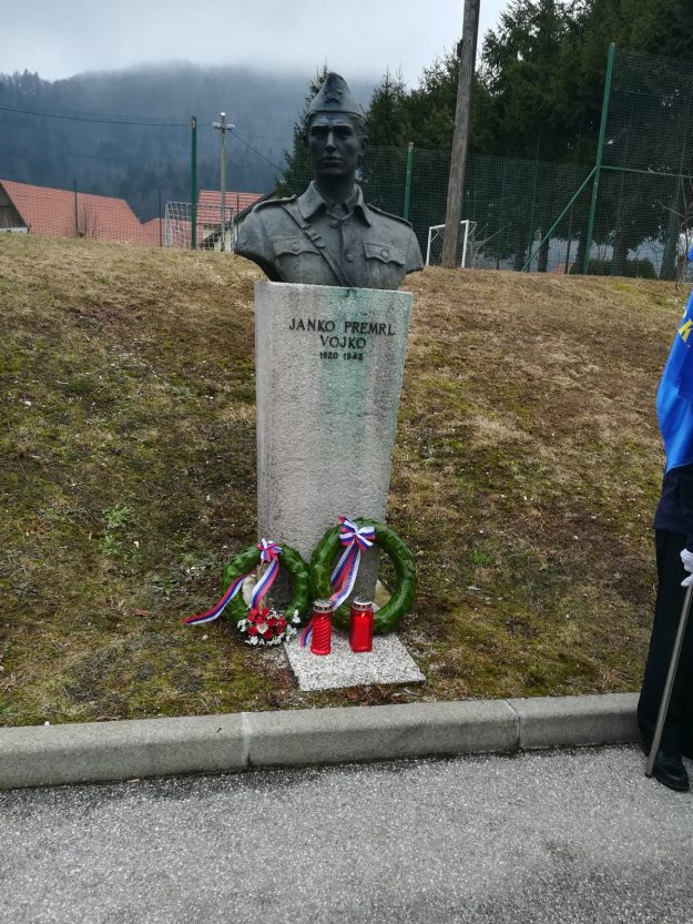 1.Narodni heroj Janko Premrl Vojko – doprsni spomenik v Črnem vrhu