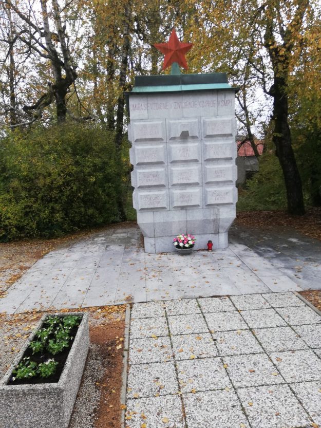 2. Sprednja stran spomenika