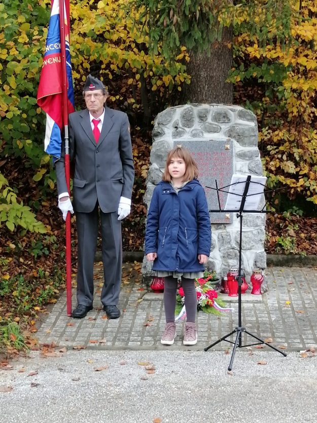 4. Učenka je recitirala brezhibno.