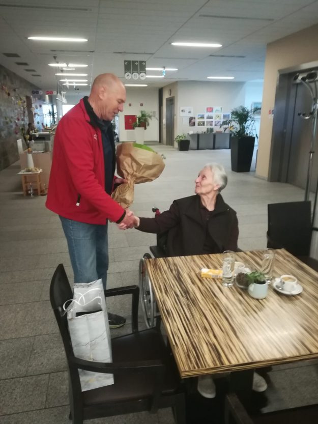 1. Tovarišici Mariji Fattori voščil predsed. KO Tabor Ivan Pergovnik.