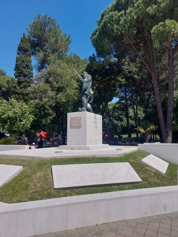 Lep spomenik na Rabu