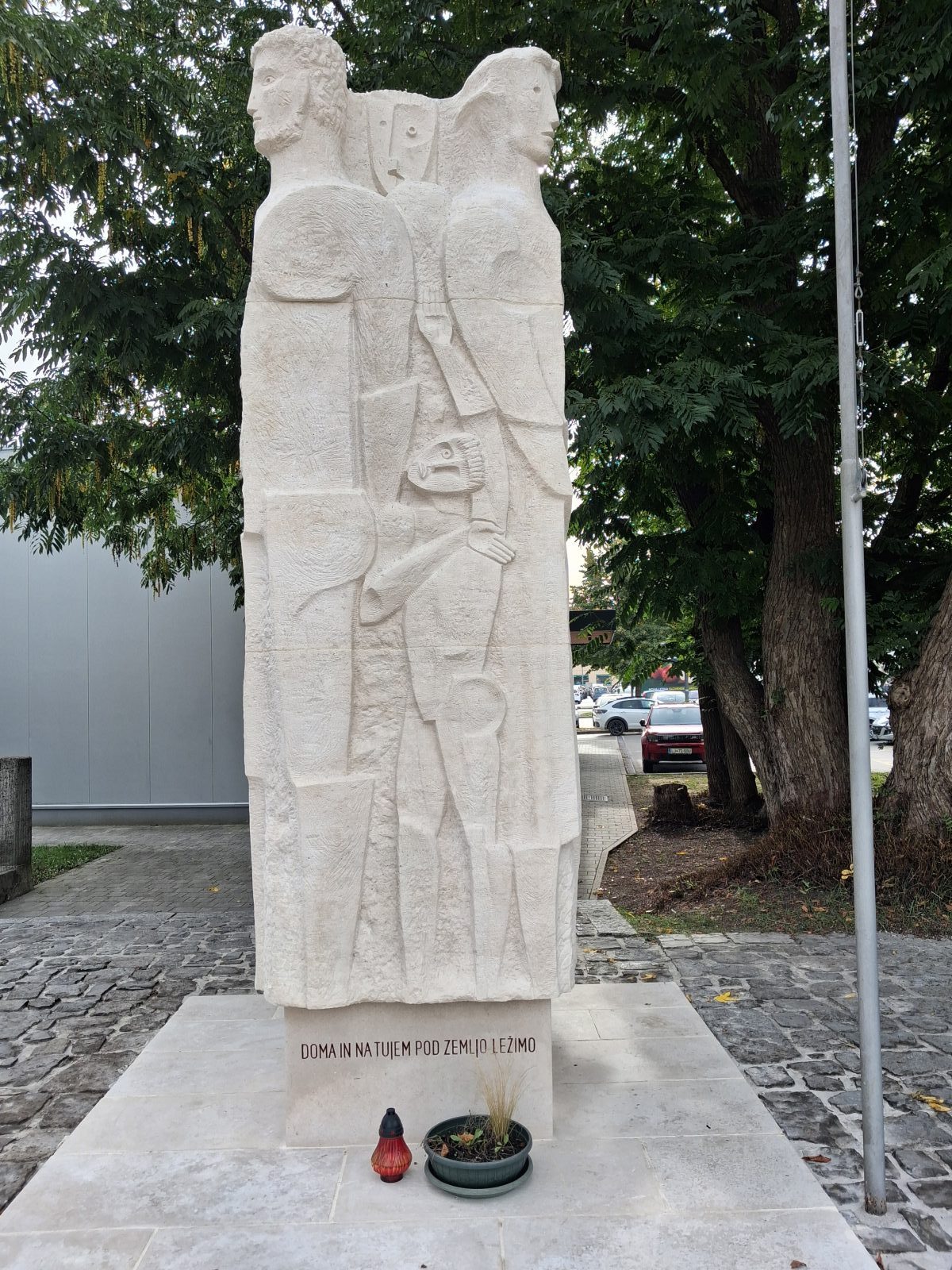 Osvežen in očiščen spomenik
